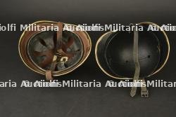 Allemagne, lot de deux casques de sapeurs-pompiers, dont un de Neidingen, aujourd'hui en Belgique. Germany, set of two firefighter helmets, including one from Neidingen, now in Belgium. — miniature 3