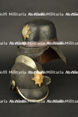 Allemagne, lot de deux casques de sapeurs-pompiers. Germany, set of two firefighter helmets.