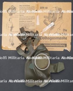 Allemagne, masques a gaz de la Luftschutz de la Seconde Guerre mondiale. Germany, Second World War Luftschutz gas masks. — photo 8