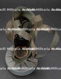 Allemagne, masques a gaz de la Luftschutz de la Seconde Guerre mondiale. Germany, Second World War Luftschutz gas masks. — miniature 13