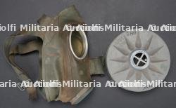 Allemagne, masques a gaz de la Luftschutz de la Seconde Guerre mondiale. Germany, Second World War Luftschutz gas masks. — photo 14