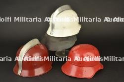 Allemagne, lot de trois casques de sapeurs-pompiers bavarois des annees 1950. Germany, set of three 1950s Bavarian firefighter helmets.