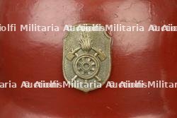 Allemagne, lot de trois casques de sapeurs-pompiers bavarois des annees 1950. Germany, set of three 1950s Bavarian firefighter helmets. — miniature 5
