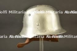 Allemagne de l'Est, lot de trois casques de sapeurs-pompiers. East Germany, set of three firefighter helmets. — miniature 3