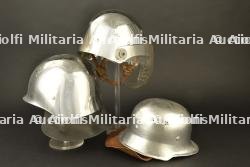 Allemagne de l'Est, lot de trois casques de sapeurs-pompiers. East Germany, set of three firefighter helmets. — miniature 7