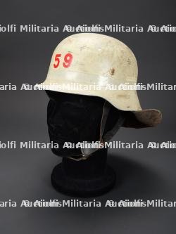 Allemagne, casque de sapeur-pompier fluorescent. Germany, fluorescent firefighter helmet.