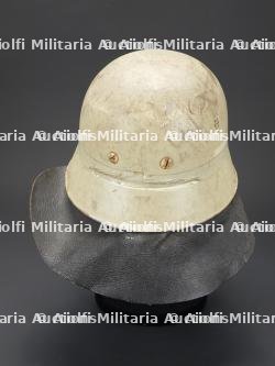 Allemagne, casque de sapeur-pompier fluorescent. Germany, fluorescent firefighter helmet. — photo 6