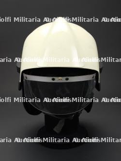 Allemagne, lot de trois casques de sapeurs-pompiers des annees 1960 a 2000. Germany, set of three firefighter helmets dating from the 1960s to the 2000s. — miniature 8