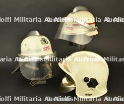 Allemagne, lot de trois casques de sapeurs-pompiers de Berlin-Ouest. Germany, set of three West Berlin firefighter helmets.