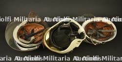 Allemagne, lot de trois casques de sapeurs-pompiers de Berlin-Ouest. Germany, set of three West Berlin firefighter helmets. — miniature 2