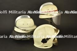 Allemagne, lot de trois casques de sapeurs-pompiers de Berlin-Ouest. Germany, set of three West Berlin firefighter helmets. — photo 6