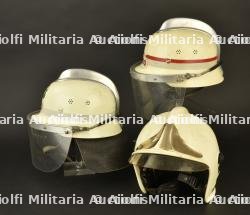 Allemagne, lot de trois casques de sapeurs-pompiers de Berlin-Ouest. Germany, set of three West Berlin firefighter helmets. — miniature 8