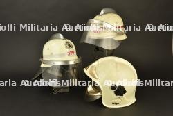 Allemagne, lot de trois casques de sapeurs-pompiers de Berlin-Ouest. Germany, set of three West Berlin firefighter helmets. — photo 11