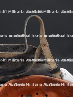 Allemagne, lot de deux casques de sapeurs-pompiers. Germany, set of two firefighter helmets. — miniature 11