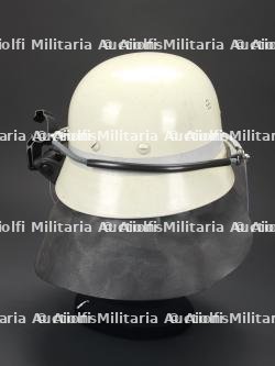 Allemagne, lot de deux casques de sapeurs-pompiers. Germany, set of two firefighter helmets. — miniature 17