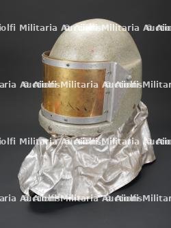 Allemagne, casque de protection contre le feu TEMPEX aluminise. Germany, aluminised TEMPEX fire-protection helmet.