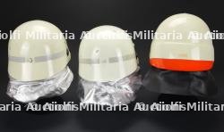 Allemagne, lot de trois casques de sapeurs-pompiers des annees 1990. Germany, set of three 1990s firefighter helmets. — miniature 4