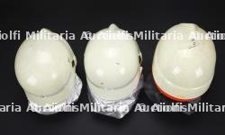 Allemagne, lot de trois casques de sapeurs-pompiers des annees 1990. Germany, set of three 1990s firefighter helmets. — miniature 5