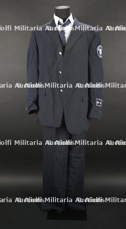 Allemagne, ensemble d'uniformes et d'equipements de sapeurs-pompiers. Germany, assortment of firefighter uniforms and equipment. — miniature 3