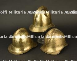 Alsace, lot de trois casques de pompiers en cuivre. Alsace, set of three copper firefighter helmets. — photo 5