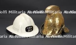 Australie, lot de deux casques de sapeurs-pompiers de Nouvelle-Galles du Sud. Australia, set of two New South Wales firefighter helmets. — photo 1