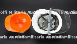 Australie, lot de deux casques et d'un chapeau de pompiers et de sauveteurs. Australia, set of two helmets and a fire and rescue service hat. — photo 9