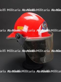 Australie, lot de deux casques de sapeurs-pompiers. Australia, set of two firefighter helmets. — photo 2