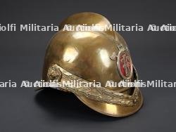 Autriche, casque en cuivre d'officier de sapeurs-pompiers volontaires, debut du XXe siecle. Austria, copper volunteer fire officer's helmet, early 20th century. — miniature 2