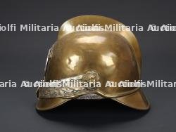 Autriche, casque en cuivre d'officier de sapeurs-pompiers volontaires, debut du XXe siecle. Austria, copper volunteer fire officer's helmet, early 20th century. — photo 5