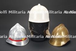 Autriche, lot de trois casques de sapeurs-pompiers. Austria, set of three firefighter helmets.
