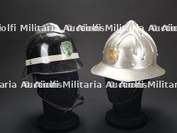 Autriche, lot de deux casques de sapeurs-pompiers des annees 1970-1980. Austria, set of two firefighter helmets from the 1970s–1980s.