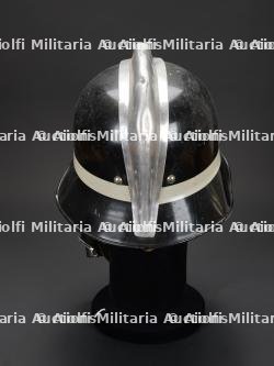 Autriche, lot de deux casques de sapeurs-pompiers des annees 1970-1980. Austria, set of two firefighter helmets from the 1970s–1980s. — photo 7