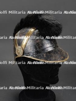 Belgique ou Allemagne, casque de feu a criniere et bottes-sabots. Belgium or Germany, fire helmet with horsehair crest and wooden-soled boots. — miniature 9