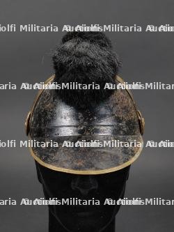 Belgique ou Allemagne, casque de feu a criniere et bottes-sabots. Belgium or Germany, fire helmet with horsehair crest and wooden-soled boots. — photo 10