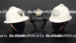 Belgique, lot de trois casques Adrian de sapeurs-pompiers, dont un de Bruxelles. Belgium, set of three Adrian firefighter helmets, including one from Brussels.