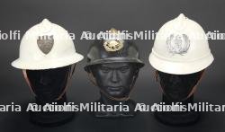 Belgique, lot de trois casques Adrian de sapeurs-pompiers, dont un de Bruxelles. Belgium, set of three Adrian firefighter helmets, including one from Brussels. — photo 2