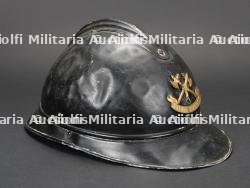 Belgique, Arlon, casque Adrian de sapeur-pompier. Belgium, Arlon, Adrian firefighter helmet. — miniature 2