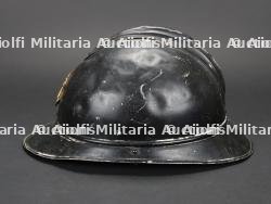 Belgique, Arlon, casque Adrian de sapeur-pompier. Belgium, Arlon, Adrian firefighter helmet. — photo 5