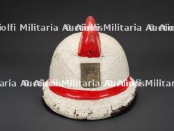 Belgique, Anderlecht, casque de sapeur-pompier des annees 1950. Belgium, Anderlecht, 1950s firefighter helmet. — photo 2