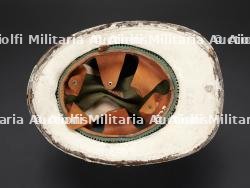 Belgique, Anderlecht, casque de sapeur-pompier des annees 1950. Belgium, Anderlecht, 1950s firefighter helmet. — miniature 7