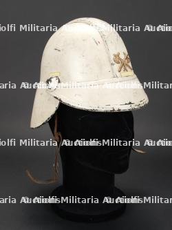 Belgique, Bruxelles, casque d'officier de sapeurs-pompiers. Belgium, Brussels, firefighter officer's helmet. — miniature 2