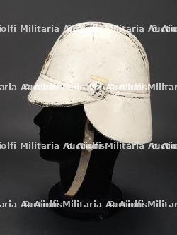 Belgique, Bruxelles, casque d'officier de sapeurs-pompiers. Belgium, Brussels, firefighter officer's helmet. — photo 5