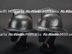 Belgique, lot de deux casques de sapeurs-pompiers de Bruxelles. Belgium, set of two Brussels firefighter helmets. — photo 2