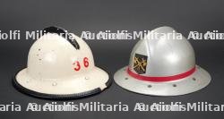 Belgique, casque d’eleve officier de sapeurs-pompiers et casque avec support de lampe. Belgium, trainee fire officer helmet and helmet with lamp bracket.
