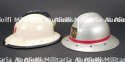 Belgique, casque d’eleve officier de sapeurs-pompiers et casque avec support de lampe. Belgium, trainee fire officer helmet and helmet with lamp bracket. — miniature 2