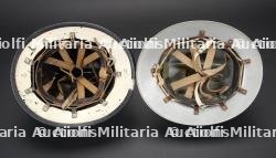 Belgique, casque d’eleve officier de sapeurs-pompiers et casque avec support de lampe. Belgium, trainee fire officer helmet and helmet with lamp bracket. — photo 10