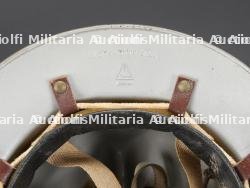 Belgique, casque d’eleve officier de sapeurs-pompiers et casque avec support de lampe. Belgium, trainee fire officer helmet and helmet with lamp bracket. — photo 14