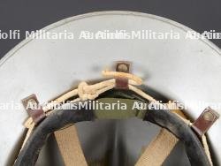 Belgique, casque d’eleve officier de sapeurs-pompiers et casque avec support de lampe. Belgium, trainee fire officer helmet and helmet with lamp bracket. — miniature 16