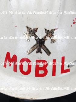 Belgique, lot de quatre casques de sapeurs-pompiers des annees 1980-1990, dont un de Liege. Belgium, set of four 1980s–1990s firefighter helmets, including one from Liege. — miniature 2