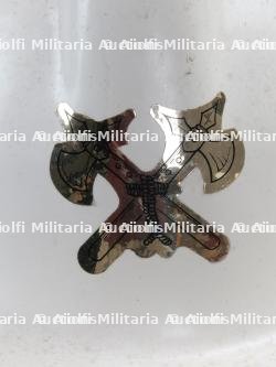 Belgique, lot de quatre casques de sapeurs-pompiers des annees 1980-1990, dont un de Liege. Belgium, set of four 1980s–1990s firefighter helmets, including one from Liege. — photo 4